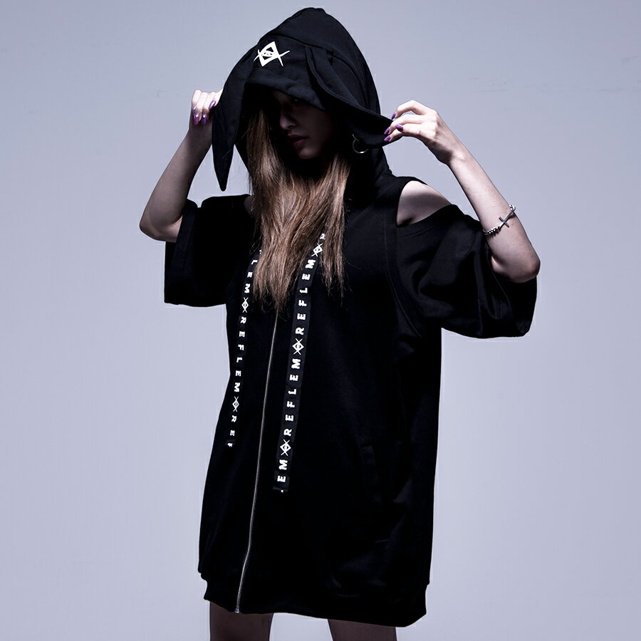 REFLEM カッティングショルダーパーカー服装が変わったので出品します REFLEM カッティングショルダーパーカー服装が変わったので出品します